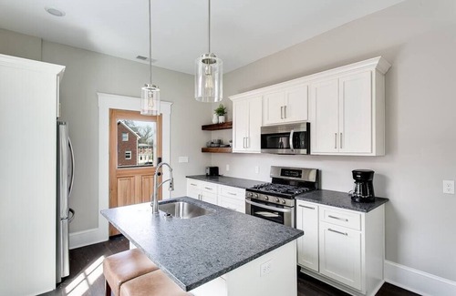 Butchertown Apartment | 839-2F Fully Furnished Long Term Apartment *NULU*