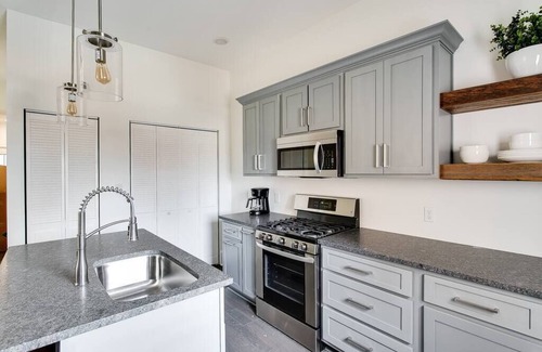 Butchertown Apartment | 839-2F Fully Furnished Long Term Apartment *NULU*