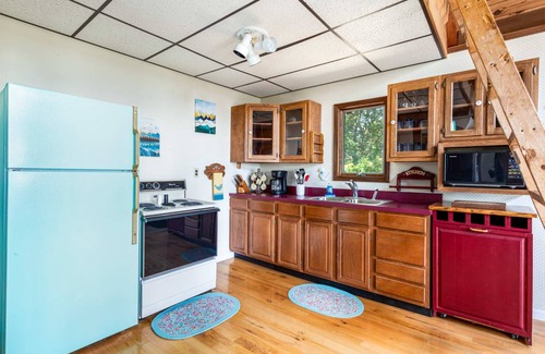 Great Cacapon Ski Chalet | 84 m² Chalet ∙ 3 bedrooms ∙ 6 guests