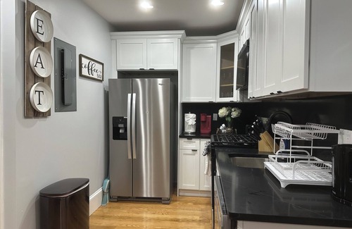 Fields Corner West Apartment | 85b Spacious 3-bedroom apartment in delightful Boston