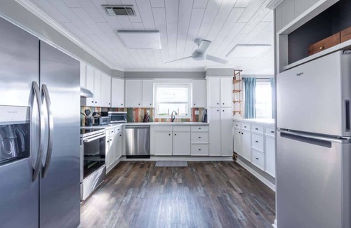 Grand Isle House | 8BR Beachfront w/Huge Deck | Walk to Sand + Kayak