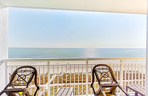 Myrtle Beach Condo | 8th Floor Oceanfront Snowbird Friendly Condo w/ AC, WiFi, Shared Pool/Hot Tub!