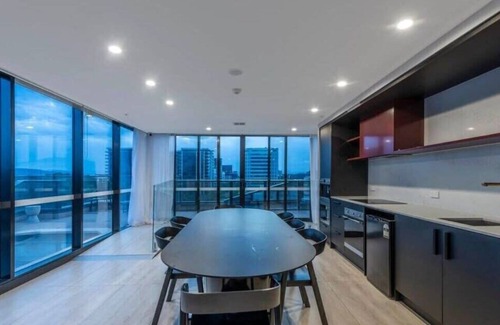 Reid Apartment | 8th Floor Reid Penthouse with Views