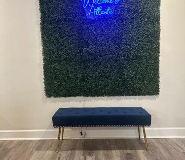 Downtown Atlanta House | 8th Floor Stylish Downtown Condo Private Balcony