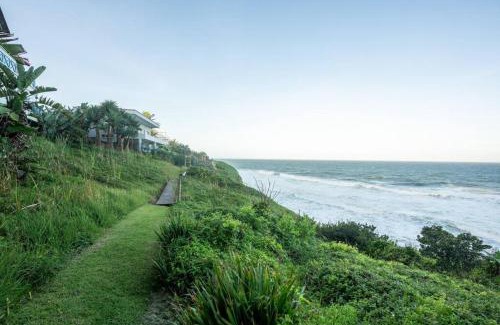 Shaka's Rock Apartment | 8TheIslands-Endless Ocean Views