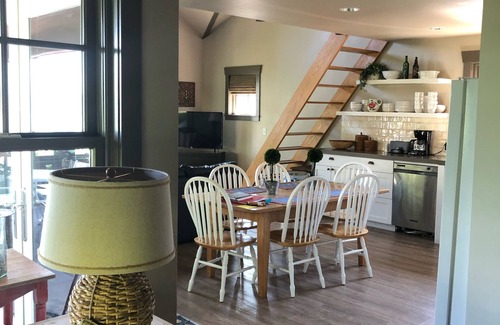 Viewpoint House | 9 AM check in/9 PM check out, Custom Built, no shared walls free standing home