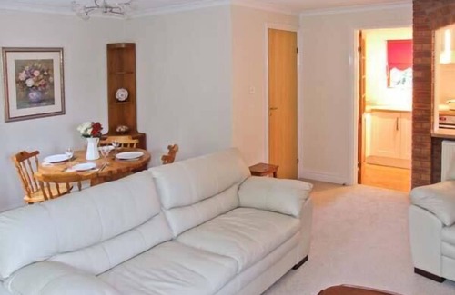 City Centre Cottage | 9 BANCROFT PLACE, family friendly in Stratford-Upon-Avon