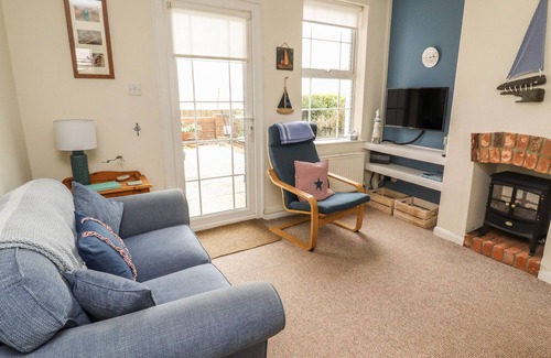 Lympstone Cottage | 9 HAREFIELD COTTAGES, pet friendly, with a garden in Lympstone