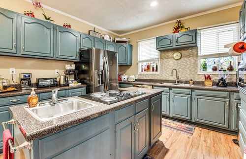 Decatur House | 9 Mi to Downtown Atlanta: Home w/Deck + Yard!