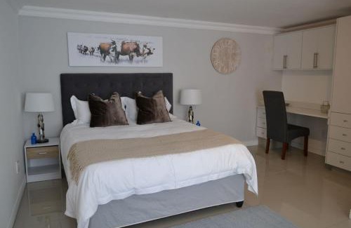 Woodmead House | 9 Woodmead Suites