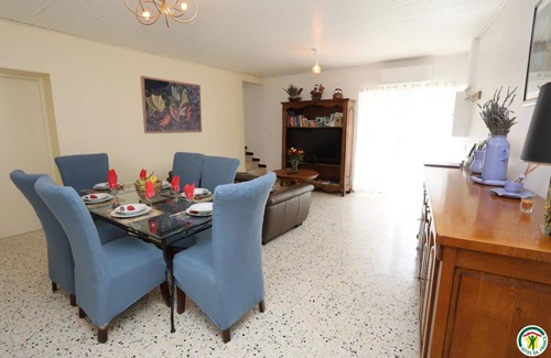 Montfroc House | 90 m² Gîte ∙ 2 bedrooms ∙ 5 guests
