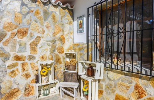 Guaro House | 90 m² House ∙ 2 bedrooms ∙ 4 guests