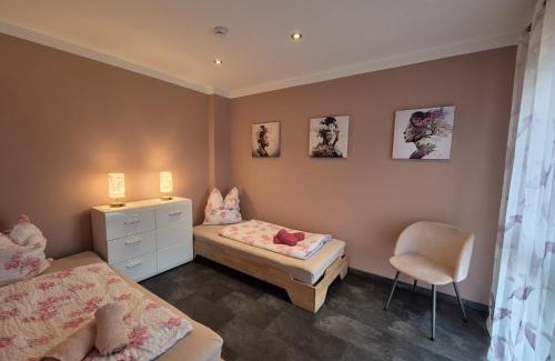 Suedwest Apartment | 90 qm Wohnung, Klima in den Schlafzimmern, 3 Zimmer, Balkon & große Küche - In Seenähe, schnell in der Stadt