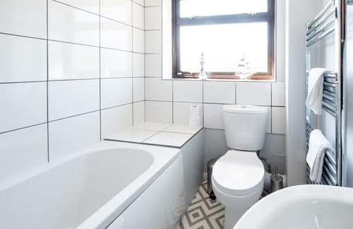 Leiston House | 91 Carr Avenue
