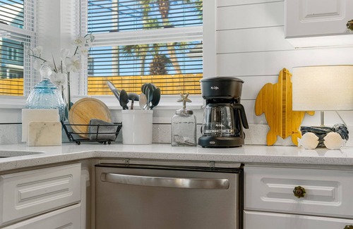 Laguna Beach Estates House | $95/Night Now thru November 22nd!~ Laguna Beach ~Directly Across Street-30ft from Perfect Beach Access #83