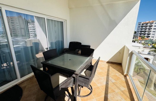 Sandy Beach Condo | 97 m² Condo ∙ 1 bedroom ∙ 4 guests
