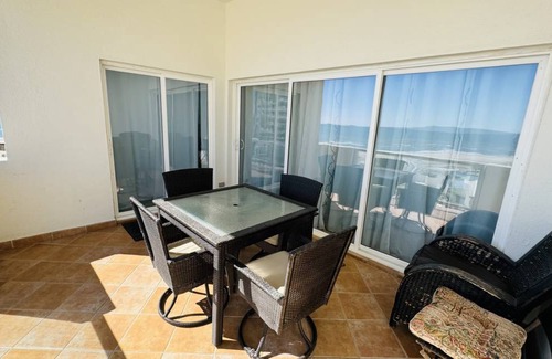 Sandy Beach Condo | 97 m² Condo ∙ 1 bedroom ∙ 4 guests
