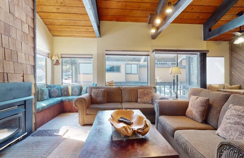 Majestic Pines Condo | 97 m² Condo ∙ 1 bedroom ∙ 6 guests