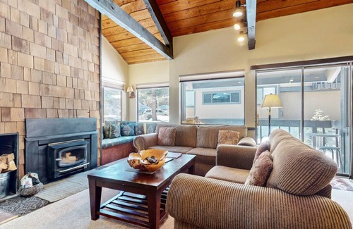 Majestic Pines Condo | 97 m² Condo ∙ 1 bedroom ∙ 6 guests