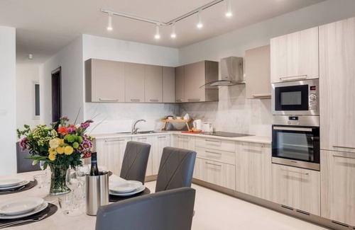 Għadira Apartment | 🌴 9ten11 Maisonette – Ground-floor seafront stay with large patio, modern interiors & direct access to Mellieha Beach 🐚☀️ Perfect for families, couples & business trips.