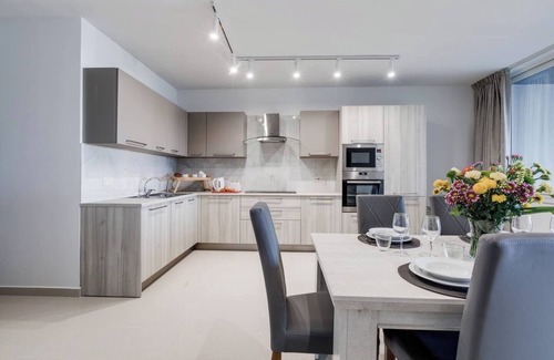 Għadira Apartment | 🌴 9ten11 Maisonette – Ground-floor seafront stay with large patio, modern interiors & direct access to Mellieha Beach 🐚☀️ Perfect for families, couples & business trips.