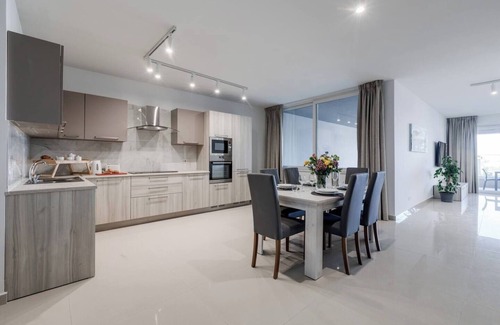 Għadira Apartment | 🌴 9ten11 Maisonette – Ground-floor seafront stay with large patio, modern interiors & direct access to Mellieha Beach 🐚☀️ Perfect for families, couples & business trips.