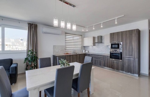 Għadira Apartment | 🌴 9ten11 Mellieha Bay – modern 3BR seafront apartment just 50m from the beach 🌅 Perfect for families, couples & business stays, with lift access 🐚☀️.