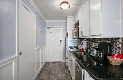 Galveston Condo | 9th Floor-Beachfront! Studio Condo, Pool, Private Balcony
