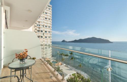 Zona Dorada Apartment | 9th floor on Camino Al Mar Direct access to the beach
