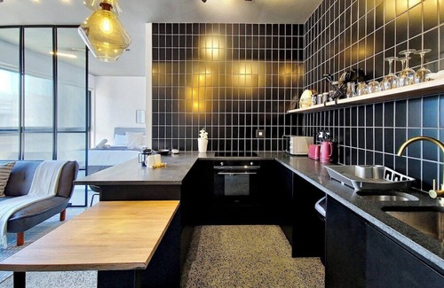 Foreshore Apartment | 9th floor views, couples dream- wifi-pool