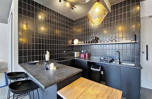Foreshore Apartment | 9th floor views, couples dream- wifi-pool