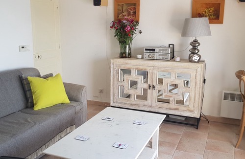 Berre-des-Alpes House | A 2 bedrooom 2 bath home home with stunning, elevated views, 24km from the sea.