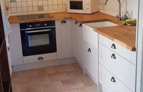 Berre-des-Alpes House | A 2 bedrooom 2 bath home home with stunning, elevated views, 24km from the sea.