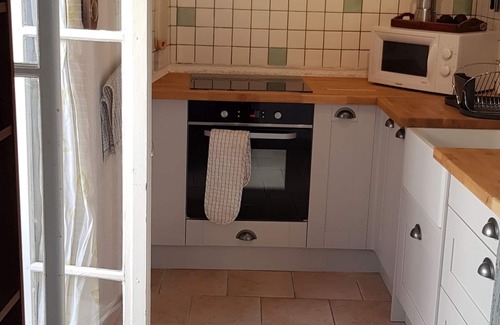 Berre-des-Alpes House | A 2 bedrooom 2 bath home home with stunning, elevated views, 24km from the sea.