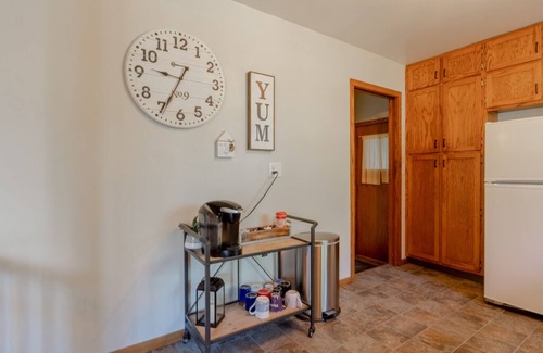 Bemidji House | A 2000 sq ft Family Home W/2 King Bed + Game Room - A home away from home in a flourishing & inviti