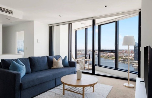 Docklands Apartment | A 2BR Apt with Amazing Harbor Views, FREE Parking