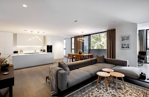 South Yarra Apartment | A 3 bedroom, 3.5 bathroom entire apartment perched on the city's doorstep