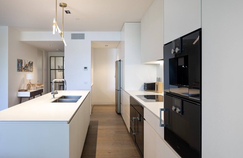 South Yarra Apartment | A 3 bedroom, 3.5 bathroom entire apartment perched on the city's doorstep