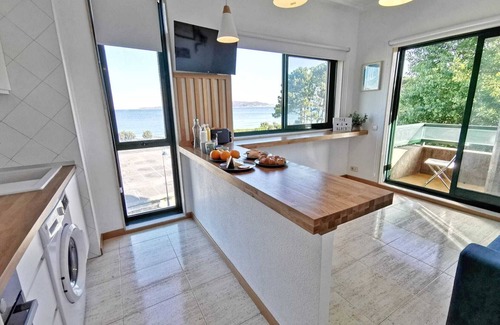 Vigo Apartment | ¡ A 50 Metros de la Playa , con Unas Vistas Increíbles a las Islas Cíes Vigo