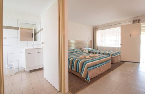 Proserpine Hotel | A & A Motel