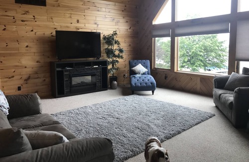 Gladwin House | A beautiful beach hotel on Lake Lancer