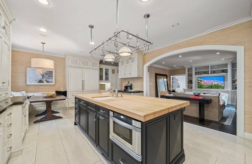 The Flats Villa | A beautifully maintained traditional style home located in the iconic Beverly Hills Flats