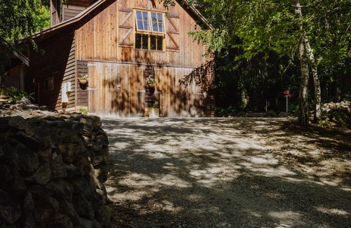 Tawonga South House | A bespoke romantic retreat in the heart of the high country, breakfast included.