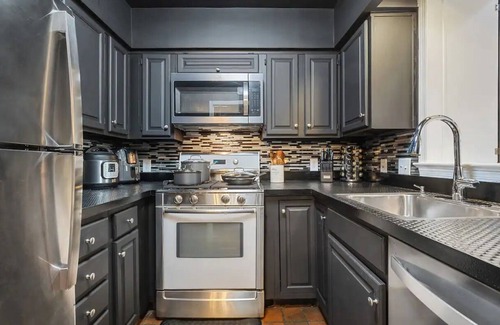 Southwest Quadrant House | A Bold and Relaxing Old Town Xcape