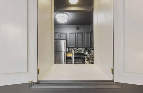 Southwest Quadrant House | A Bold and Relaxing Old Town Xcape