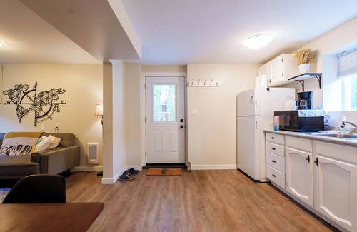 Departure Bay Apartment | A bright and cozy 1-bedroom basement suite is nestled in a lush garden setting