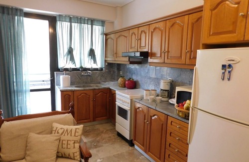 Paralio Astros Apartment | A Bright Home-Away-From-Home with big balcony, Castle view and Netflix!