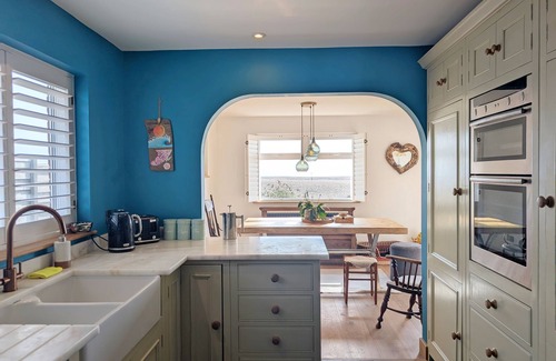 Pagham Cottage | A bungalow that sleeps 10 guests in 3 bedrooms