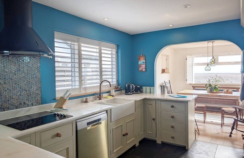 Pagham Cottage | A bungalow that sleeps 10 guests in 3 bedrooms