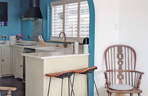 Pagham Cottage | A bungalow that sleeps 10 guests in 3 bedrooms